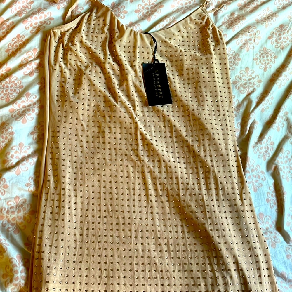 Used once cream/peachy mesh w lining dress. Sz XL w stretch missing  rhinestones